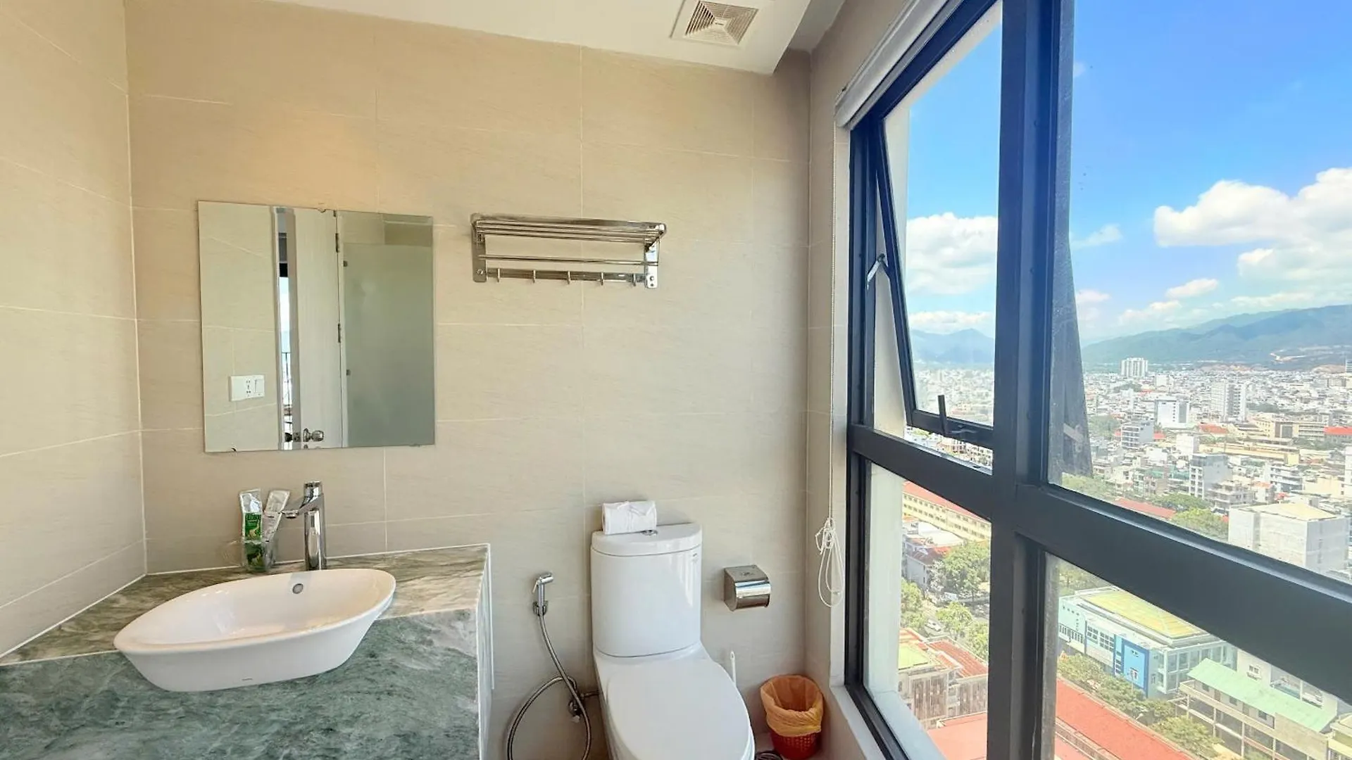 Gold Coast Apartment Seaview 나트랑